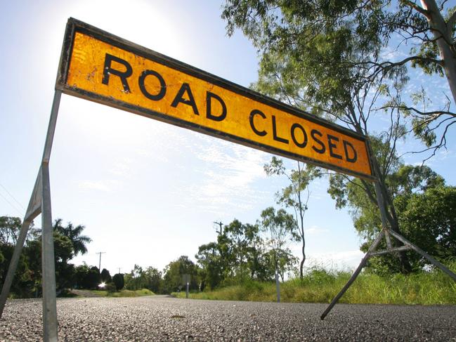 Road closed sign on Fairy Bower Road.  Photo Chris Ison / Morning Bulletin