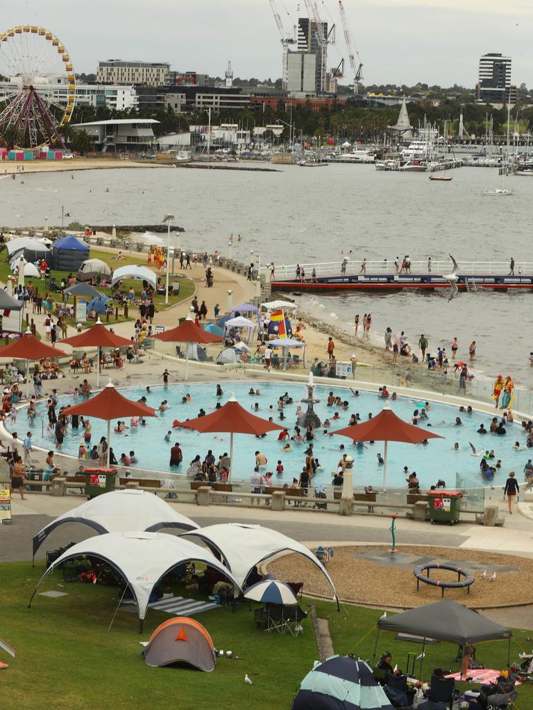 Beach goers cooling off on Boxing Day 2024 at Geelong's Waterfront. Picture: Alison Wynd