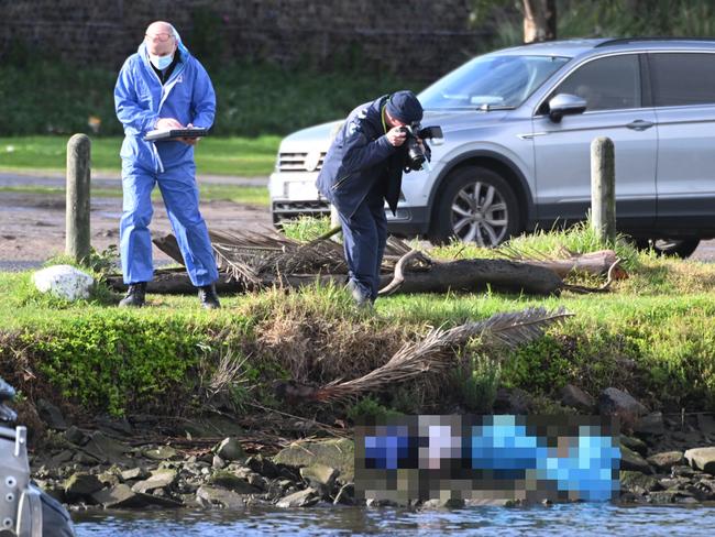 MELBOURNE, AUSTRALIA - NewsWire Photos - JULY, 14, 2024: 14/07/2024 Police at the scene where a woman's body has been  found at the Maribyrnong River at Flemington.  Picture: NewsWire / Tony Gough