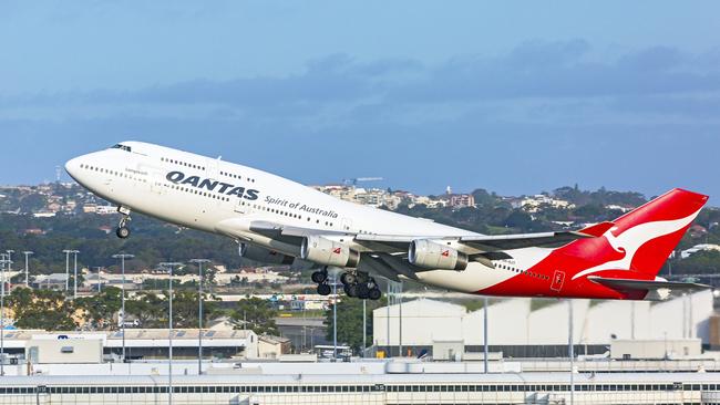 Qantas wants to restart international flights from October.