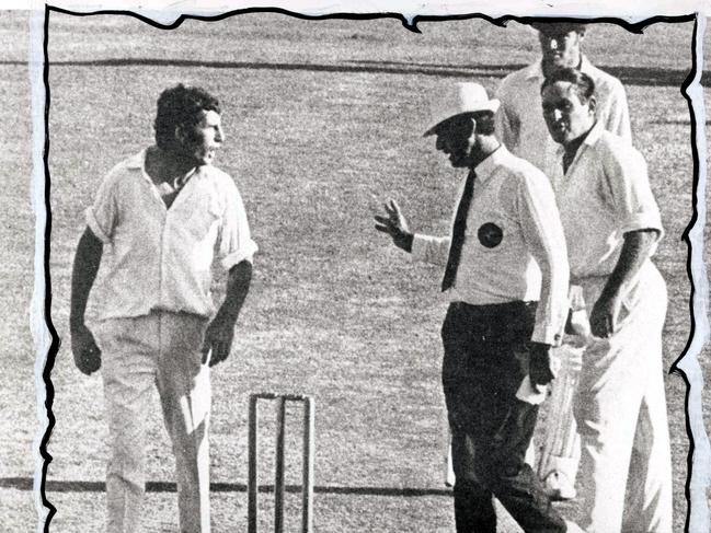 Test umpire Lou Rowan confronting England's cricketers including Ray Illingworth (R) and John Snow in 1971.