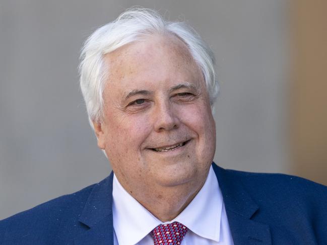 Businessman Clive Palmer is seen leaving the Supreme Court in Brisbane, Thursday, November 1, 2018. Palmer is trying to stop a second judge from hearing his legal battle with the liquidators of his collapsed Queensland Nickel business. (AAP Image/Glenn Hunt) NO ARCHIVING