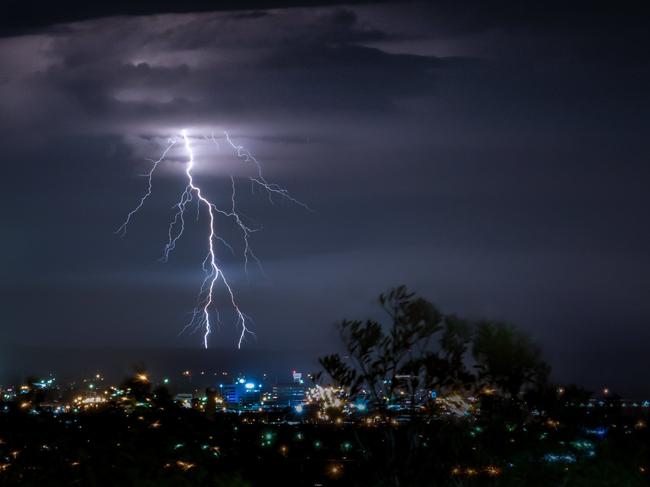 ’Change on horizon’: Why wild weather continues for Darling Downs