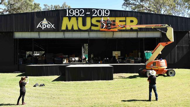 Gympie Mayor Glen Hartwig changes the old 2019 sign to 2022 at the Gympie Muster Main Stage in preparation for the Muster, which officially kicks off on Thursday, August 25, 2022. Photo: Patrick Woods.