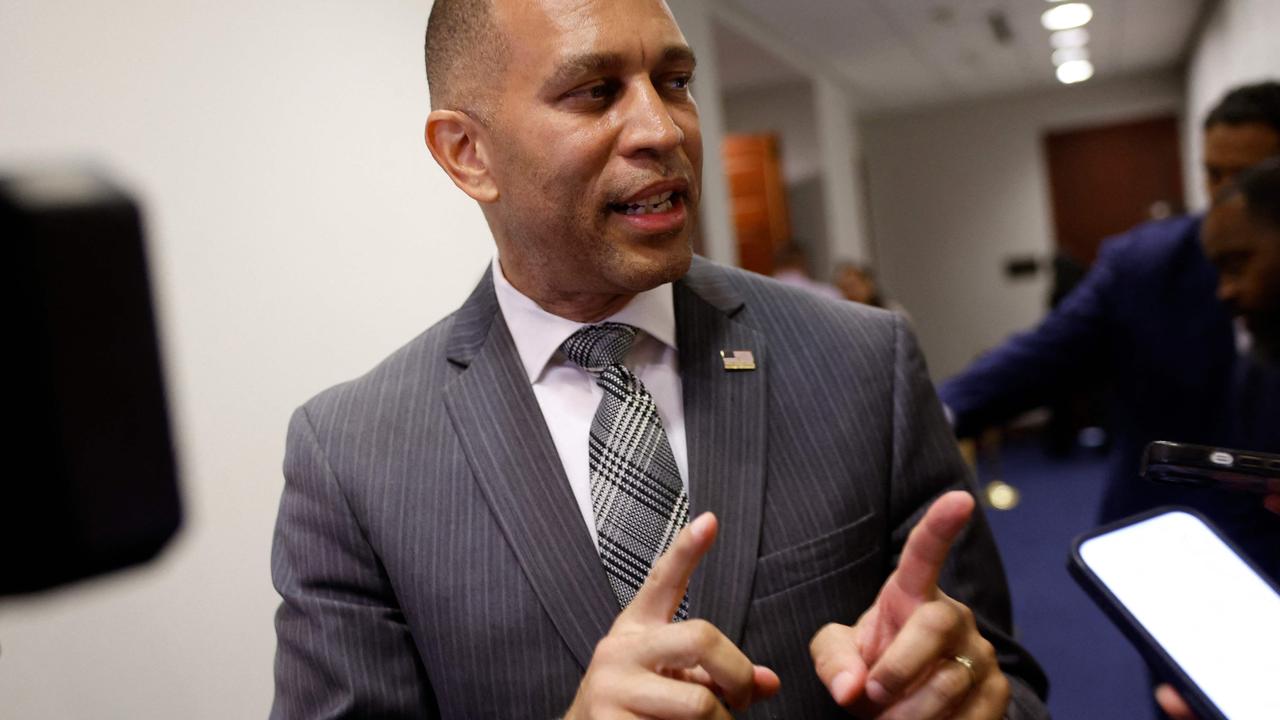 House Minority Leader Hakeem Jeffries speaks to reporters as he leaves a meeting about Joe Biden on Tuesday. (Photo by Kevin Dietsch / GETTY IMAGES NORTH AMERICA / Getty Images via AFP)