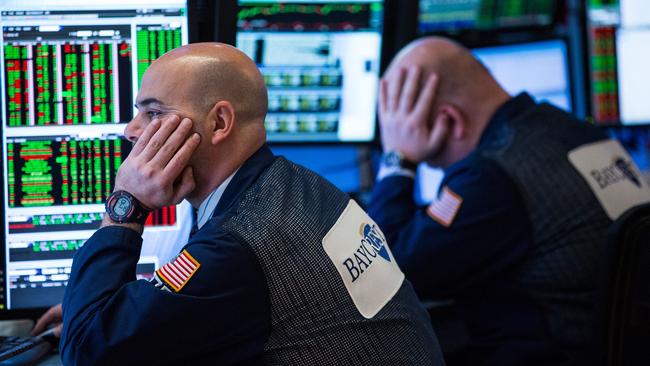 NEW YORK, NY - JANUARY 27: Traders on the floor of the New York Stock Exchange wait to learn if the Federal Reserve will raise interest rates during the afternoon of January 27, 2016 in New York City. The Federal Reserve last raised rates in December, 2015. Andrew Burton/Getty Images/AFP == FOR NEWSPAPERS, INTERNET, TELCOS & TELEVISION USE ONLY ==
