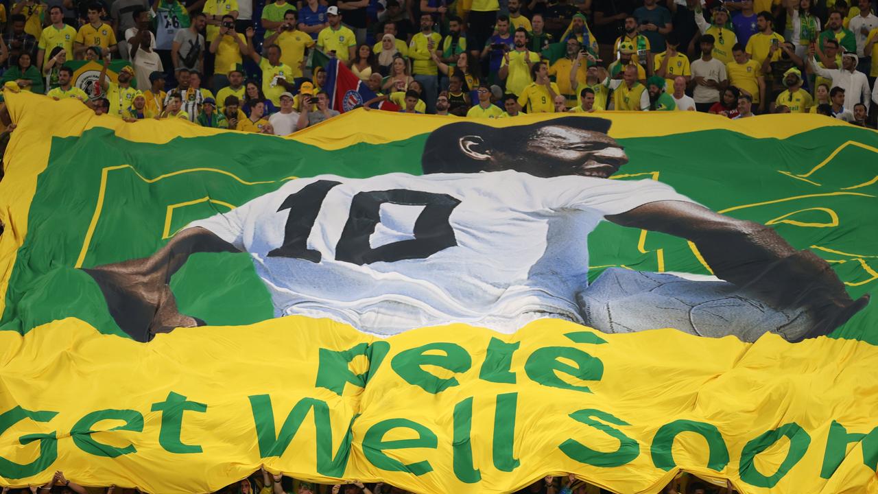 Pele health news, family joins him in hospital, cancer worsens | The ...