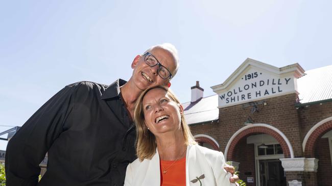 Judy Hannan with husband Neil Hannan on election day at Wollondilly Shire Hall. (AAP/Image Matthew Vasilescu