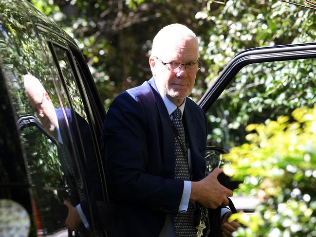 Former ABC Chairman Justin Milne returns to his home in Sydney, Thursday, September 27, 2018. Justin Milne has resigned as chairman of ABC after the controversial sacking of Michelle Guthrie. (AAP Image/Joel Carrett) NO ARCHIVING