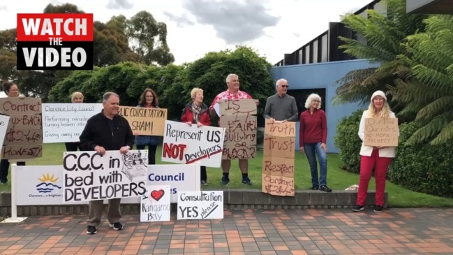 Kangaroo Bay development opponents gather at Council meeting (2020)