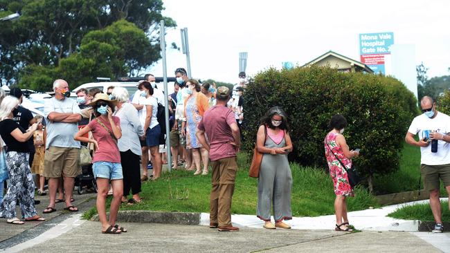 Northern Beaches residents wait — for up to three hours — outside Mona Vale Hospital for a COVID-19 test. Picture: NCA NewsWire / Jeremy Piper