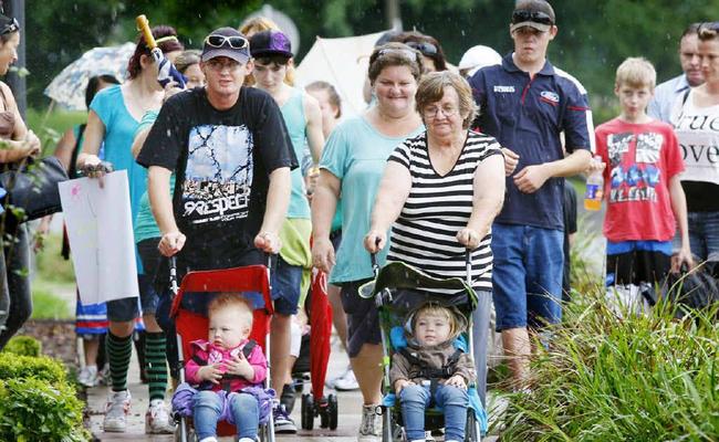 Daughters of deceased mother Alexis Crawley – Zoe Crawley (left), 2, and Elizabeth Crawley, 3, – with their father Troy Johnson and grandmother Janice Johnson on a fundraising walk with supporters and event organiser Kelly Boxell (centre). Picture: David Nielsen