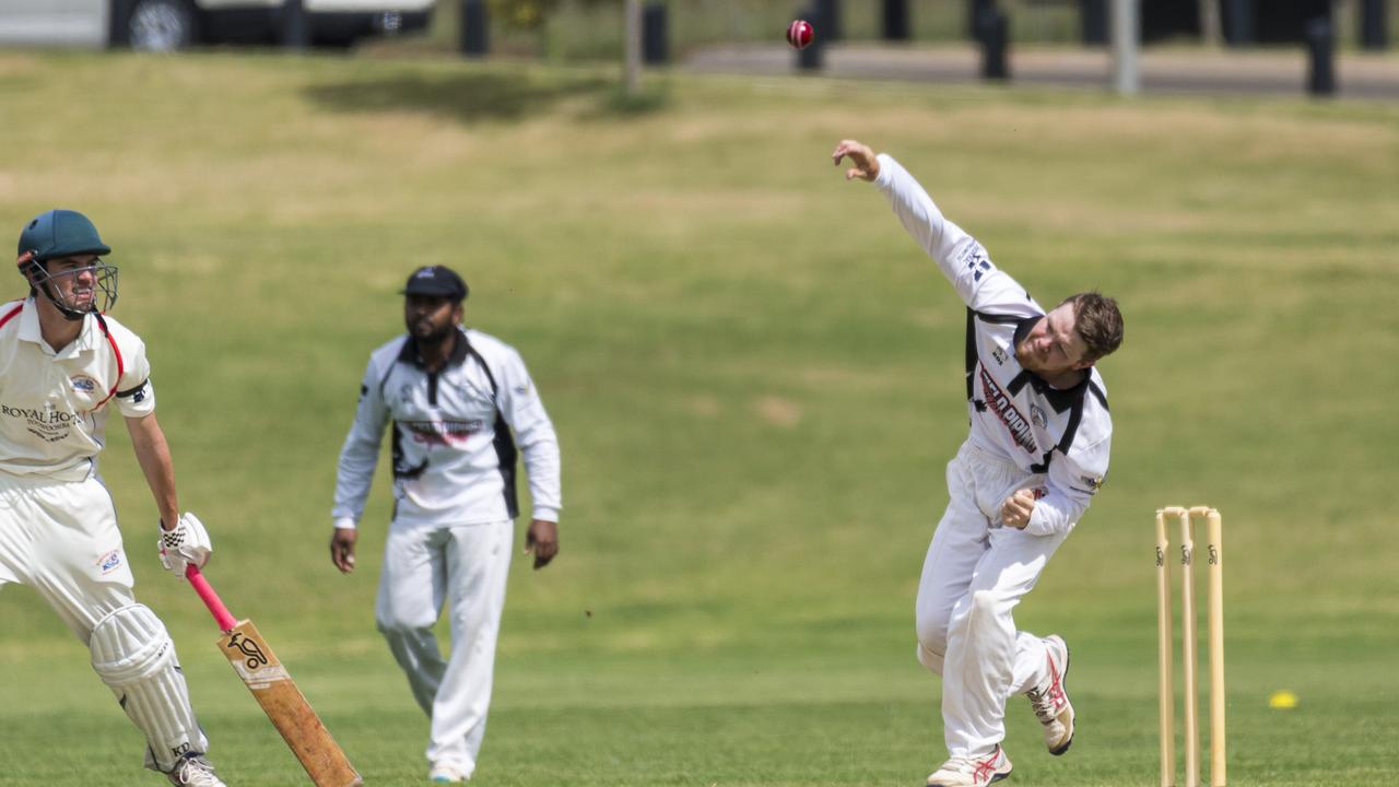 Callum Barnett bowls for Southern District Magpies. Picture: Kevin Farmer