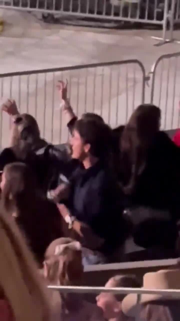 Canadian PM filmed dancing at Taylor Swift concert