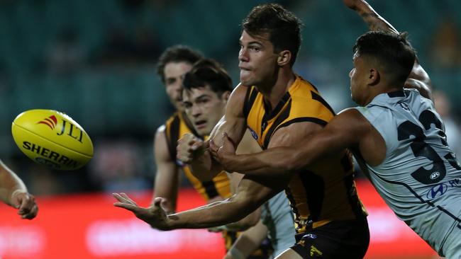 Jaeger O’Meara fires off a handball. Picture: Chris Kidd