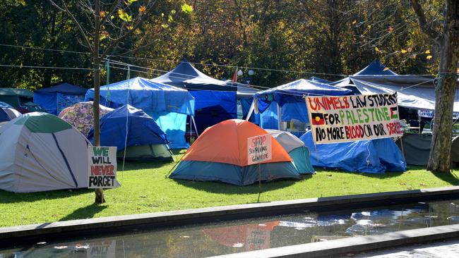 The student camp at Melbourne University in support of Palestine. Picture: NCA NewsWire / Andrew Henshaw