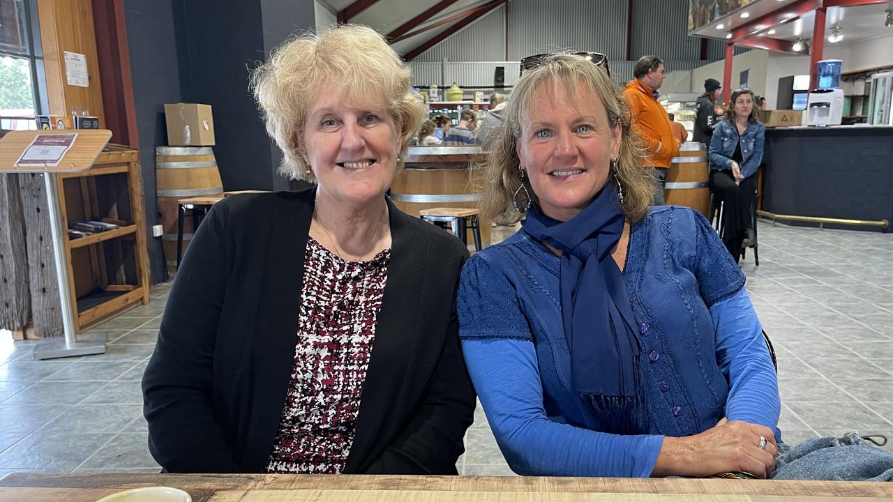 Lyn Strijland and Karol Stica scored a table and a bite to eat at the Vincenzo’s reopening. Photo: Madison Mifsud-Ure / Stanthorpe Border Post