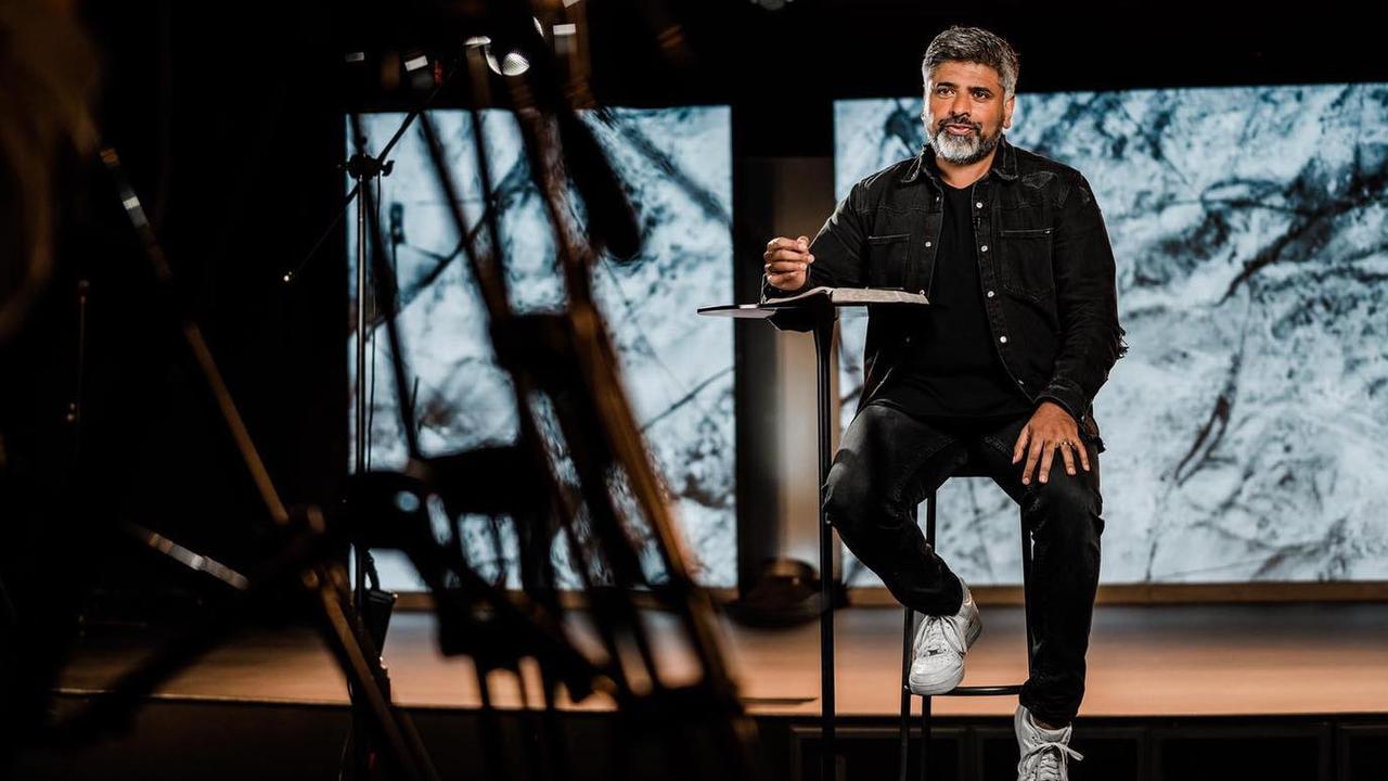 Not Your Granddad's Church: Hillsong Church Mixes Sermons With