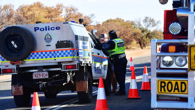 Police check vehicles at the border of the Northern Territory and South Australia. Picture Chloe Erlich