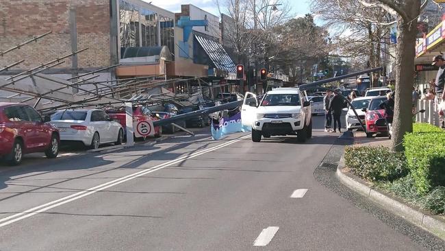 Scaffolding has collapsed on cars in Gosford. Picture: Twitter/@nieanadya