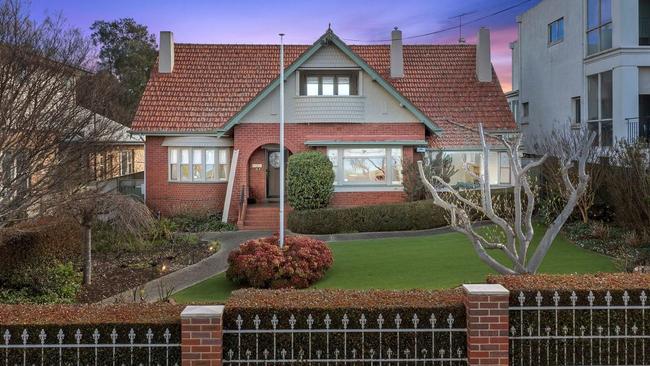 5 The Esplanade, Geelong sold for $5,225,000.