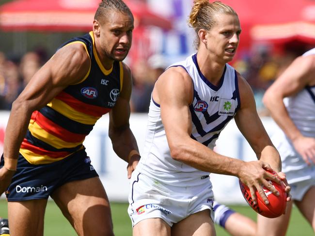 Nat Fyfe of the Dockers during the community series match between the Adelaide Crows and the Fremantle Dockers at Strathalbyn Oval, Strathalbyn in Adelaide, Sunday, February 25, 2018. (AAP Image/David Mariuz) NO ARCHIVING, EDITORIAL USE ONLY