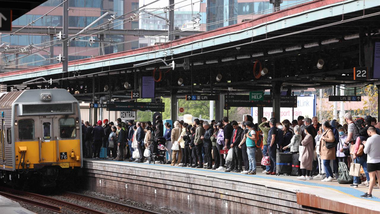 Commuter chaos amid train issues in Sydney