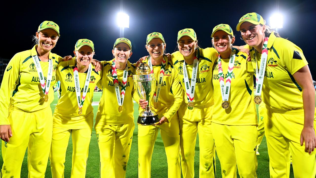 Ashleigh Gardner, Alyssa Healy, Rachael Haynes, Meg Lanning, Ellyse Perry, Beth Mooney and Tahlia McGrath pose with the trophy after Australia won the 2022 ICC Women's Cricket World Cup Final at Hagley Oval. Photo by Hannah Peters/Getty Images