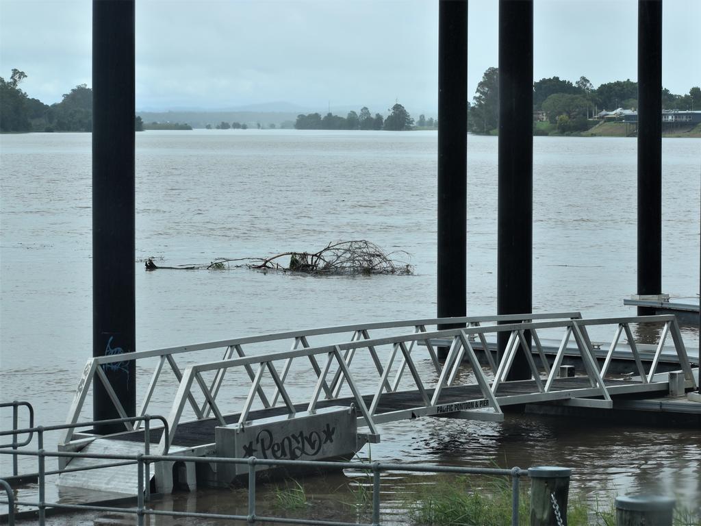 The Clarence River exceeded the 2.1m minor flood level at Grafton in the early afternoon on Wednesday, 16th December, 2020. Photo Bill North / The Daily Examiner