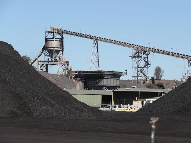 Activists slam Federal Labor MPs over Acland mine support