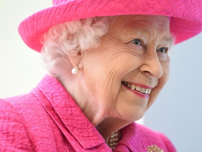 CAMBRIDGE, ENGLAND - JULY 09: Queen Elizabeth II during a visit to Royal Papworth Hospital on July 9, 2019 in Cambridge, England. (Photo by Joe Giddens - WPA Pool/Getty Images) ***BESTPIX***