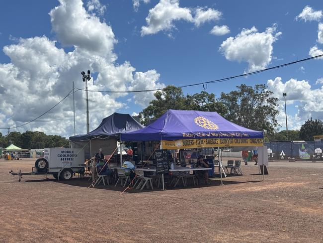 Maryborough Rotary Club helping to feed the hungry Scouts.