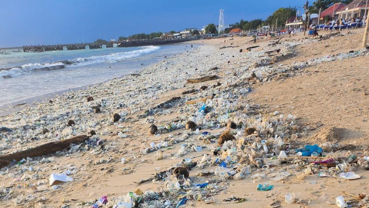 Bali gezisi: Plajlardaki çöplerin fotoğrafı 'görmek çok üzücü'