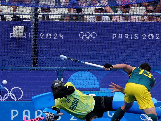 PARIS, FRANCE - AUGUST 02: Blake Govers of Team Australia scores his team's second goal from a penalty stoke during the Men's Pool B match between Australia and India on day seven of the Olympic Games Paris 2024 at Stade Yves Du Manoir on August 02, 2024 in Paris, France. (Photo by Buda Mendes/Getty Images)