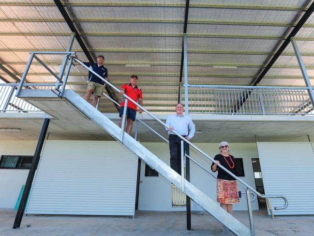 <s1>C&amp;R Constructions’ Caleb Gotts, Southern Districts Cricket Club vice-president Brett Whelan, Assistant Sport Minister Tony Sievers and Litchfield Mayor Maree Bredhauer at the club’s new change rooms and viewing platform</s1>.<source> Picture: Glenn Campbell</source>