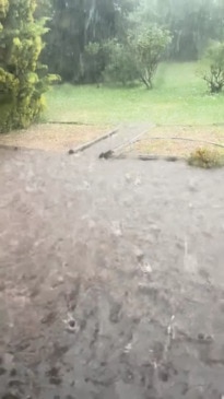 'Freak' thunderstorm hits Naracoorte