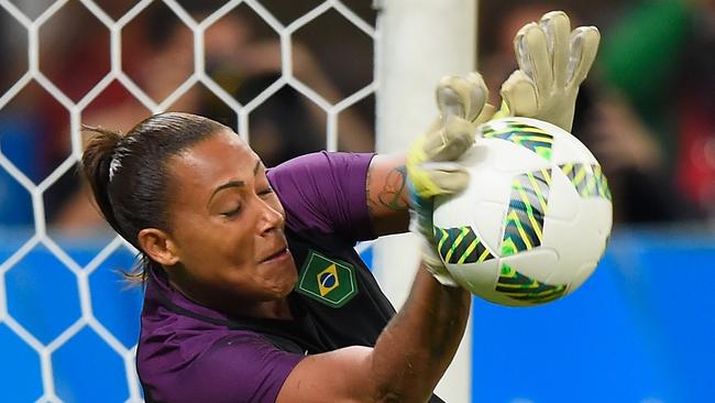 BELO HORIZONTE, BRAZIL - AUGUST 12:  Goalkeeper Barbara #1 of Brazil defends the net against Australia in Penalties Shoot-out during the Women's Football Quarterfinal match at Mineirao Stadium on Day 7 of the Rio 2016 Olympic Games on August 12, 2016 in Belo Horizonte, Brazil.  (Photo by Pedro Vilela/Getty Images)