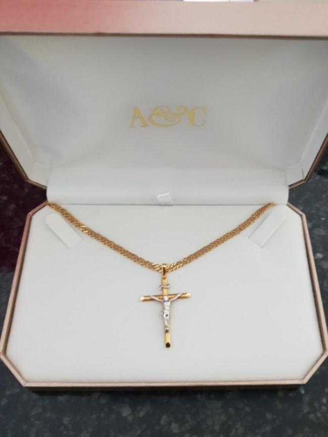 The gold necklace stolen from a 14-year-old in the Wyndham Vale assault.