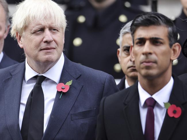 LONDON, ENGLAND - NOVEMBER 13: Former Prime Minister Boris Johnson (C) amongst Labour leader Keir Starmer and Britain's Prime Minister Rishi Sunak during the National Service Of Remembrance at The Cenotaph on November 13, 2022 in London, England. (Photo by Chris Jackson/Getty Images)