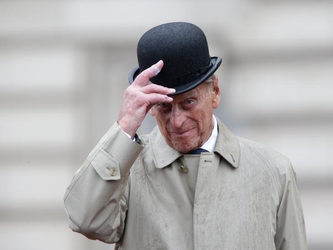 LONDON, ENGLAND - AUGUST 2:  Prince Philip, Duke of Edinburgh raises his hat in his role as Captain General, Royal Marines, makes his final individual public engagement as he attends a parade to mark the finale of the 1664 Global Challenge, on the Buckingham Palace Forecourt on August 2, 2017 in London, England. (Photo by Yui Mok - WPA Pool/Getty Images)