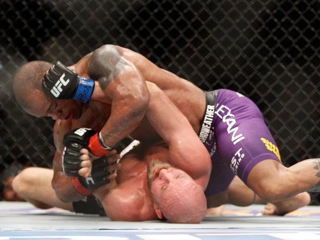 Lombard grapples with Burkman.