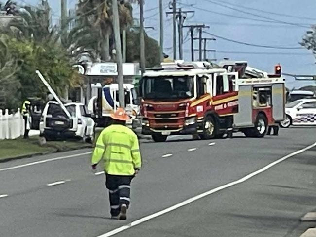 Man dies after crashing 4WD into light pole