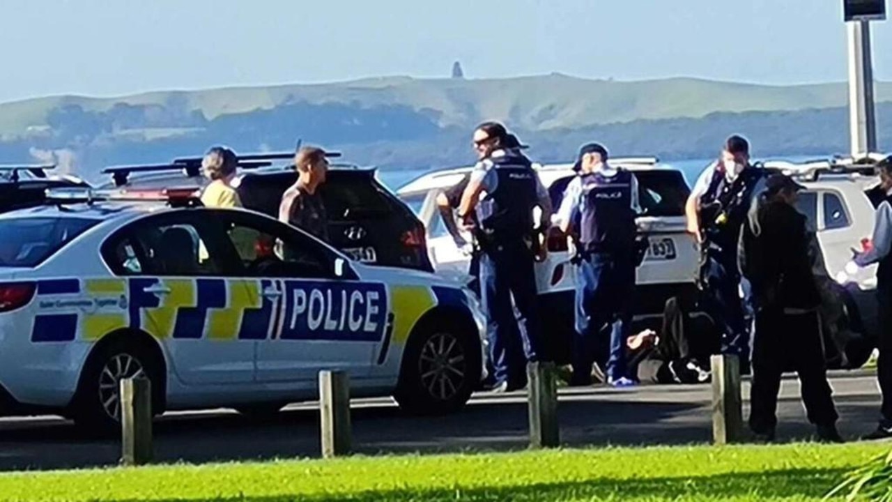 Auckland poignardé: la victime poignardée de Murrays Bay parle d’un incident effrayant