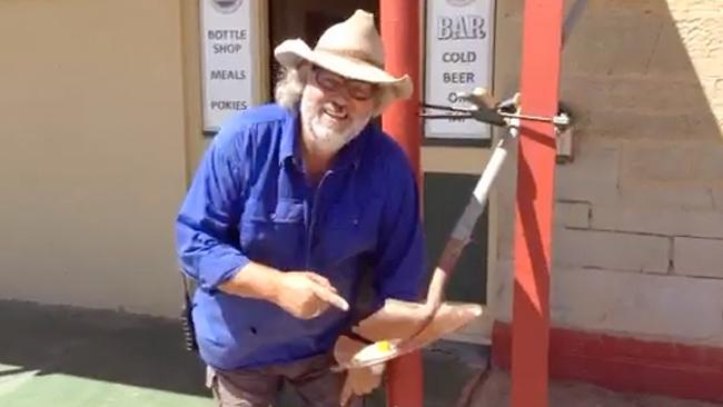 Frying an egg in Marree's 44C heat