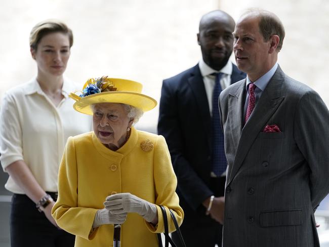 Queen Elizabeth II and Prince Edward visit Paddington Station ahead of the new 'Elizabeth Line' opening next week. Picture: Getty Images)