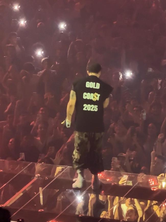 Drake sparks frenzy after his Brisbane concert outfit appears to reference Anna Paul and Mikaela Testa feud. Photo: Tiktok.