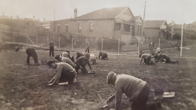 Member of Hurlstone Park Bowling Club lay the turf in 1947.