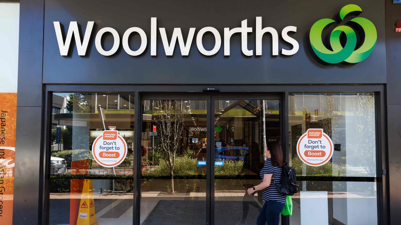 Woolworths is now giving their staff the option to work January 26. Picture: NCA NewsWire / David Swift