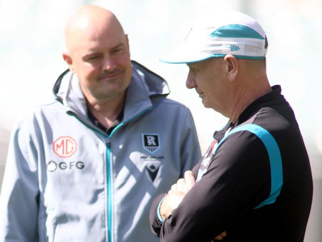 ADELAIDE, AUSTRALIA - NewsWire Photos April 6 2022: Football Manager Chris Davies with Head Coach Ken Hinkley at the Port Adelaide Captain run on Adelaide Oval. Picture: NCA NewsWire / Kelly Barnes