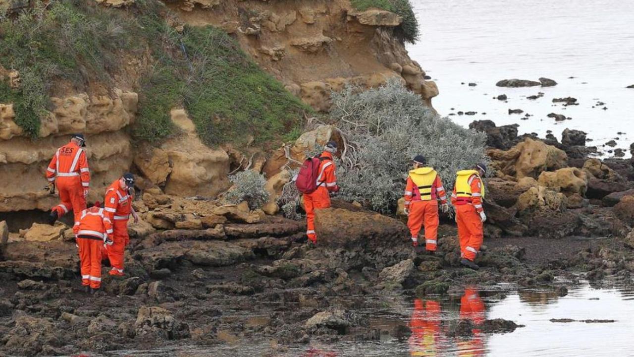 SES volunteers search an area of North Shore in 2017 after a skull was found, at the time believed to be connected to the disappearance of Geelong man Paul Kingsbury.